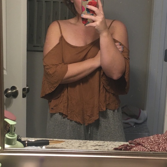 Open Shoulder Top - Picture 6 of 6